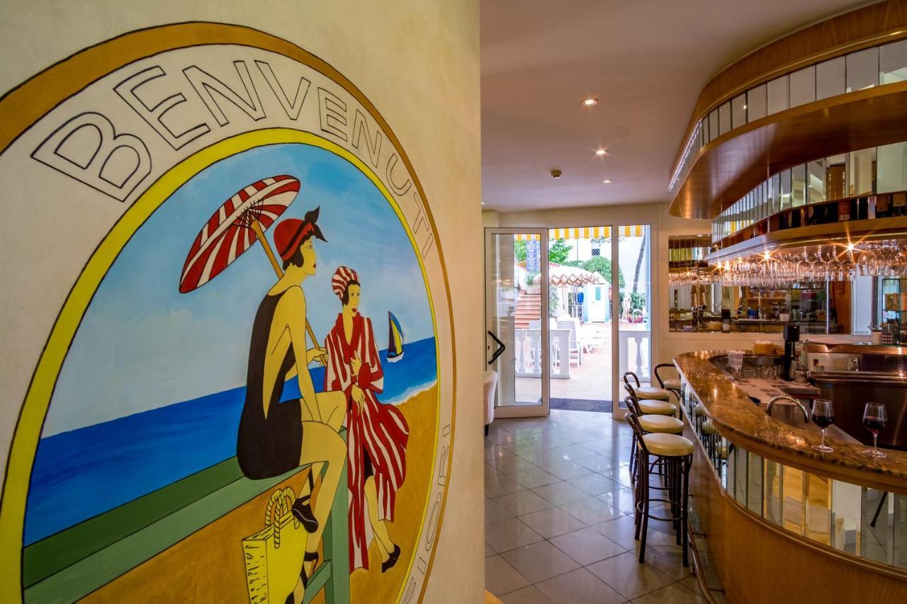 百花别墅酒店 Viserbella di Rimini 外观 照片