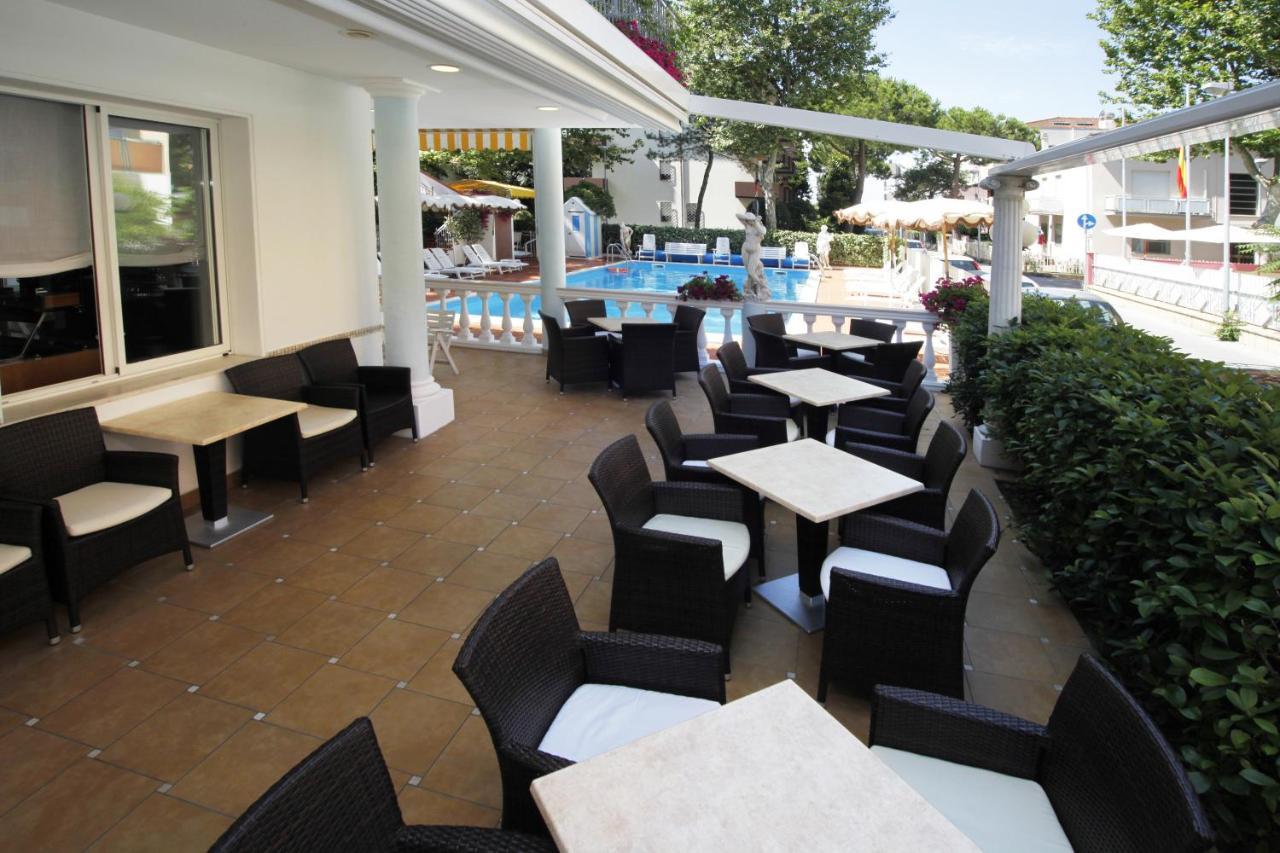 百花别墅酒店 Viserbella di Rimini 外观 照片