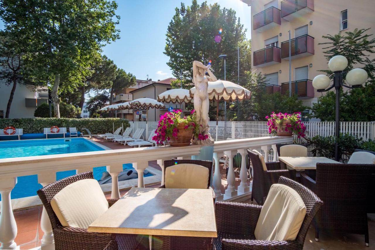百花别墅酒店 Viserbella di Rimini 外观 照片