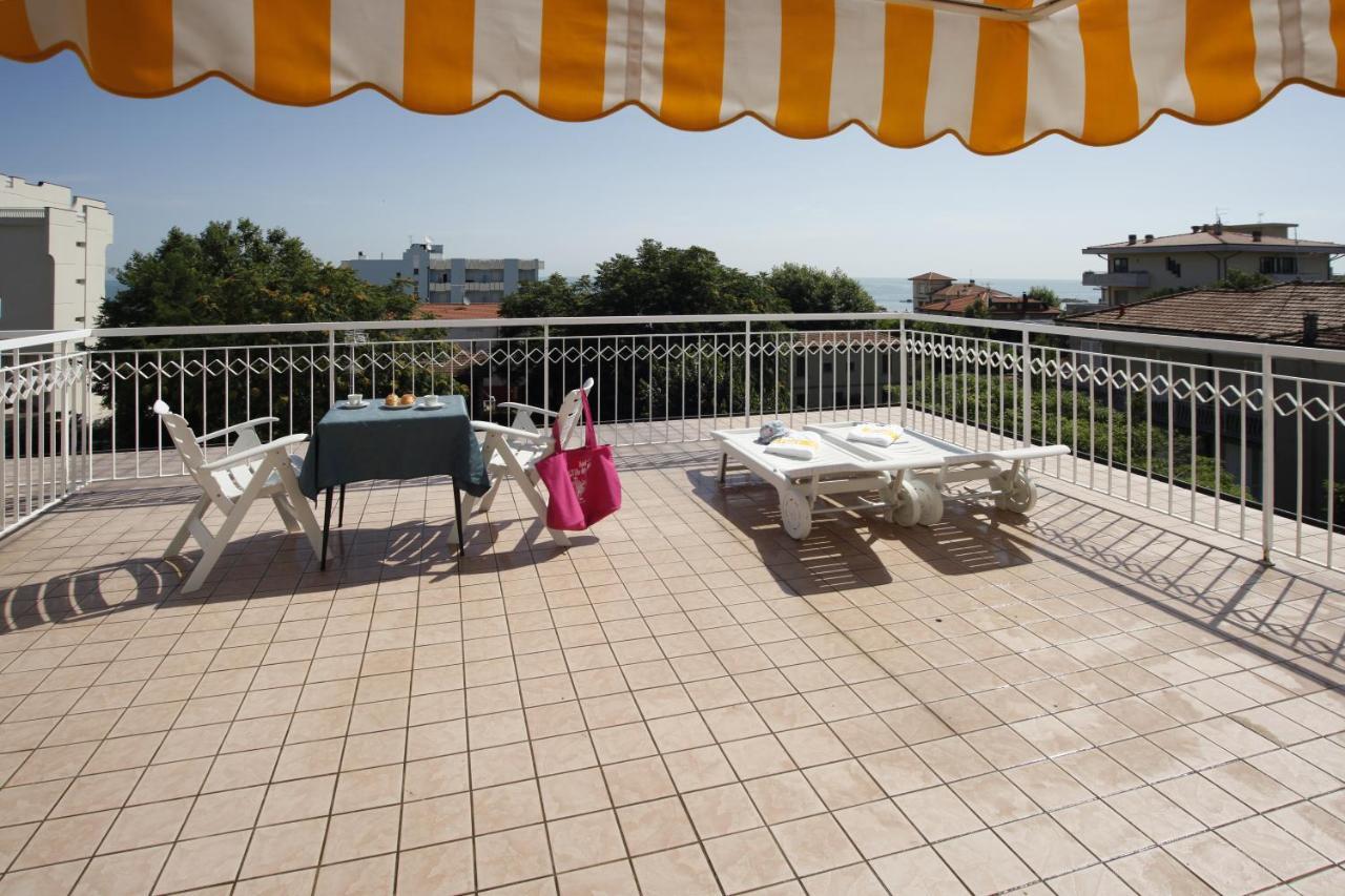 百花别墅酒店 Viserbella di Rimini 外观 照片