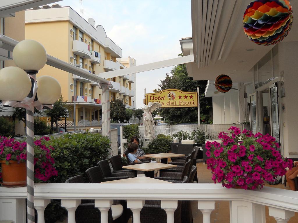 百花别墅酒店 Viserbella di Rimini 外观 照片