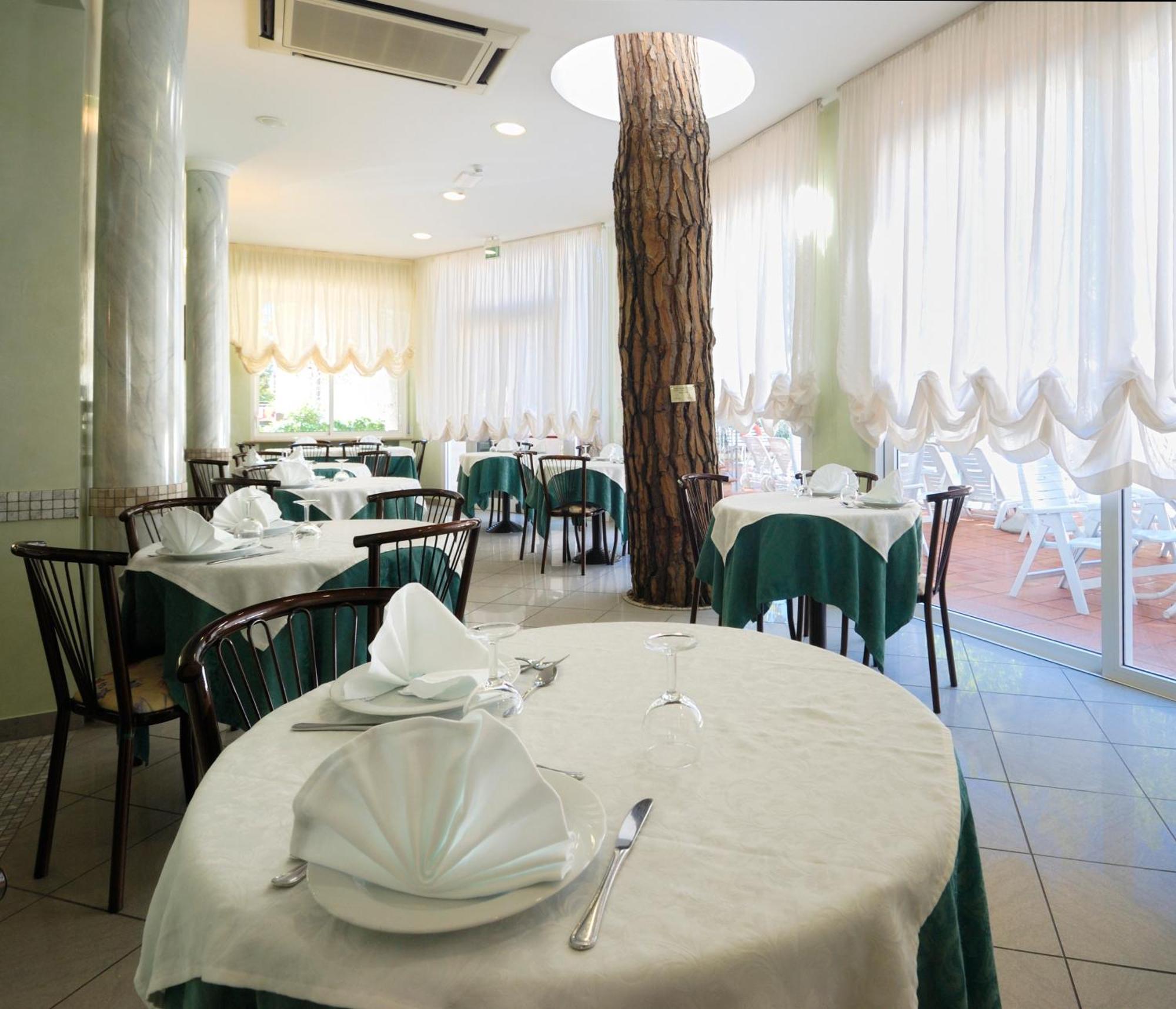 百花别墅酒店 Viserbella di Rimini 外观 照片